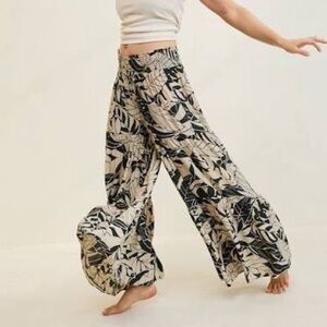 Aerie Party Pant - Black and Cream Patterned Wide-Leg Pants